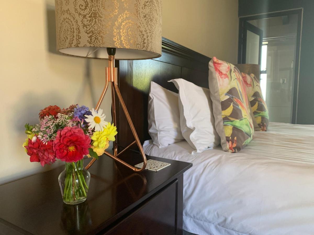 The Courtyard Guest House Clarens Bagian luar foto
