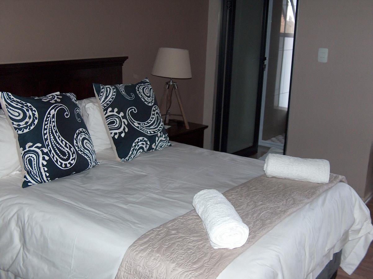 The Courtyard Guest House Clarens Bagian luar foto