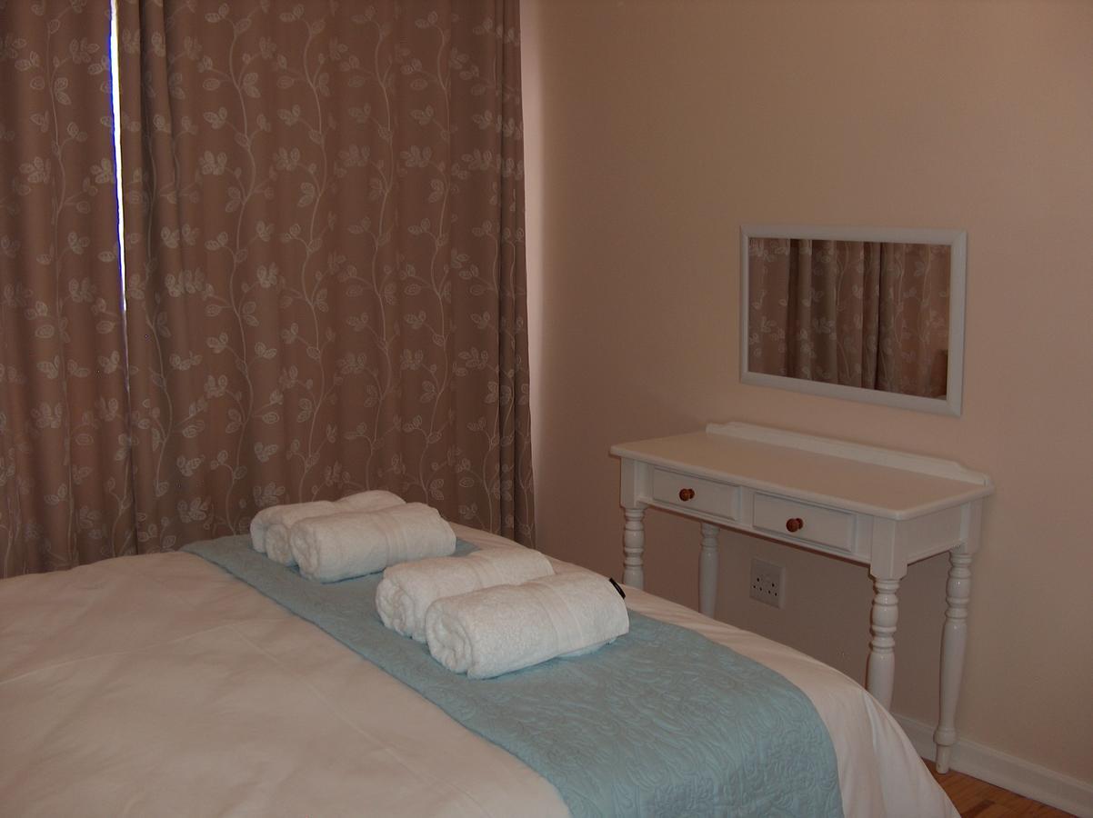 The Courtyard Guest House Clarens Bagian luar foto