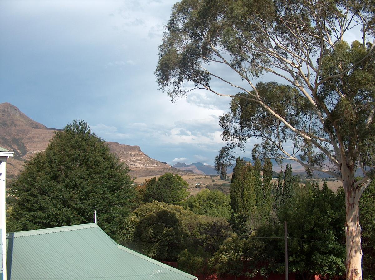 The Courtyard Guest House Clarens Bagian luar foto